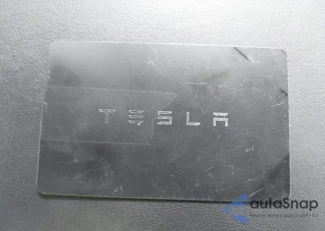 2021 Tesla Model Y Long Range Dual Motor All-Wheel Drive z USA, uszkodzony, nr VIN 5YJYGAEE5MF201182